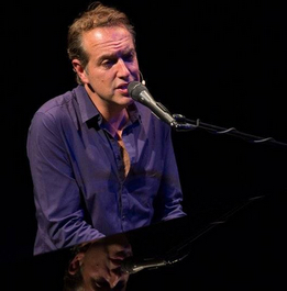 richard kemper van veldhuis en kemper speelt piano zingt podium optreden