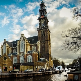 westerkerk westertoren aan gracht amsterdam