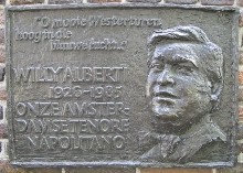 willy alberti plakkaat plaquette aan westertoren westerkerk